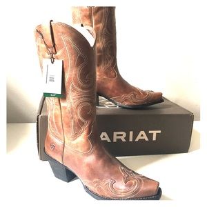 Women’s Ariat Round Up D Toe Wingtip Boots